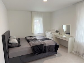 2 bedrooms, iron/ironing board, WiFi, bed sheets
