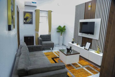 Clifford Apartment