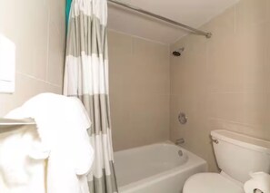 Hair dryer, towels, soap, toilet paper - Panoramic View and Free Parking (Honolulu)