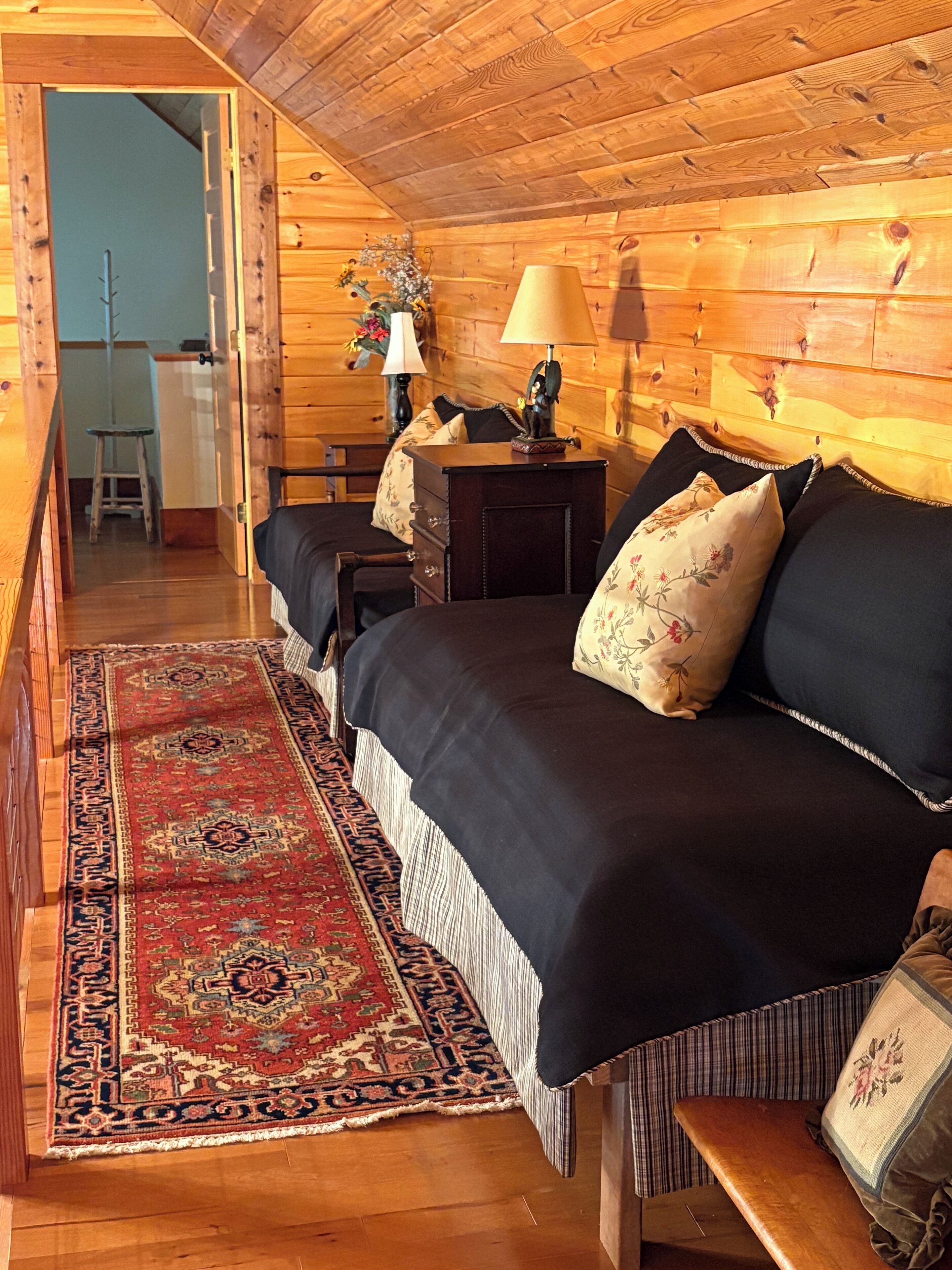 8 soverom, skrivebord, strykejern/-brett og wi-fi (inkludert)