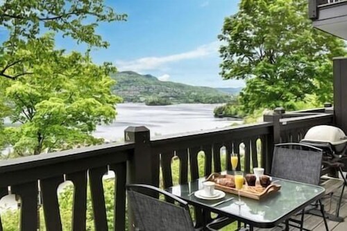 Stunning Condo - View Lake Tremblant & Mountain