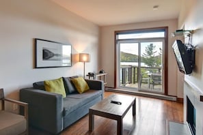 Smart TV, chimenea y tenis de mesa 