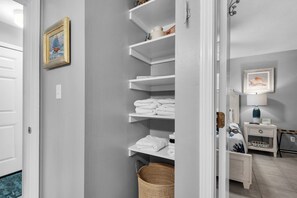 1 bedroom, bed sheets