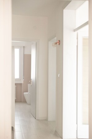 Shower, hair dryer, bidet, towels - Thomas House on Train Tracks (Venezia)