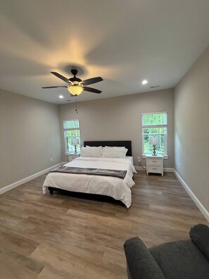 3 bedrooms, iron/ironing board, WiFi, bed sheets