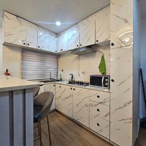Refrigerador, microondas, horno, placa de cocina