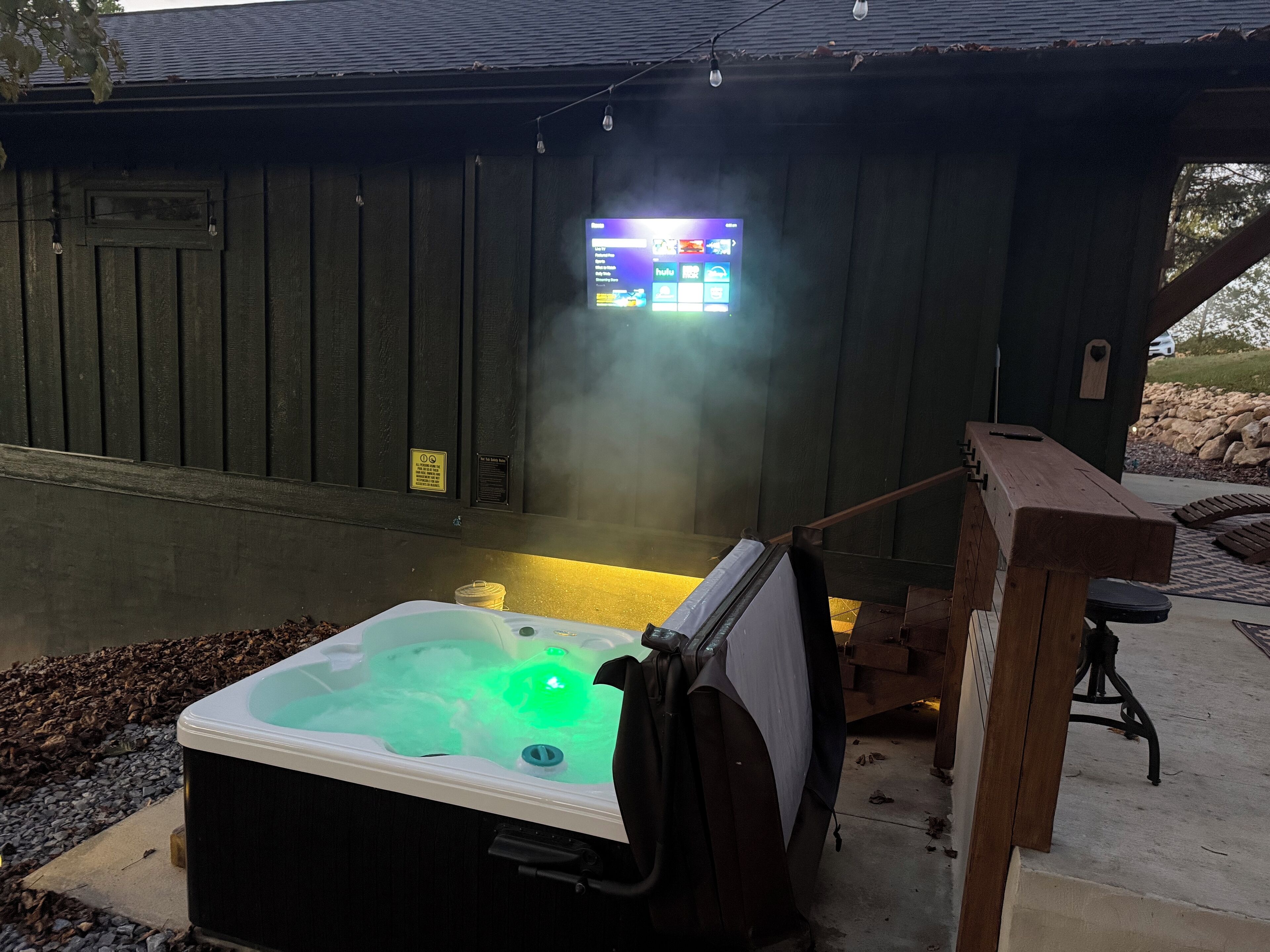 Outdoor spa tub