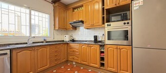R163 Ideal Family Home with Pool