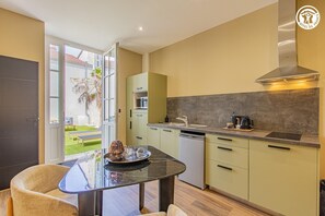 Microwave, oven