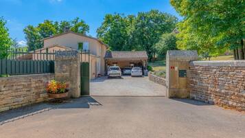 Enceinte de lâhĂ©bergement