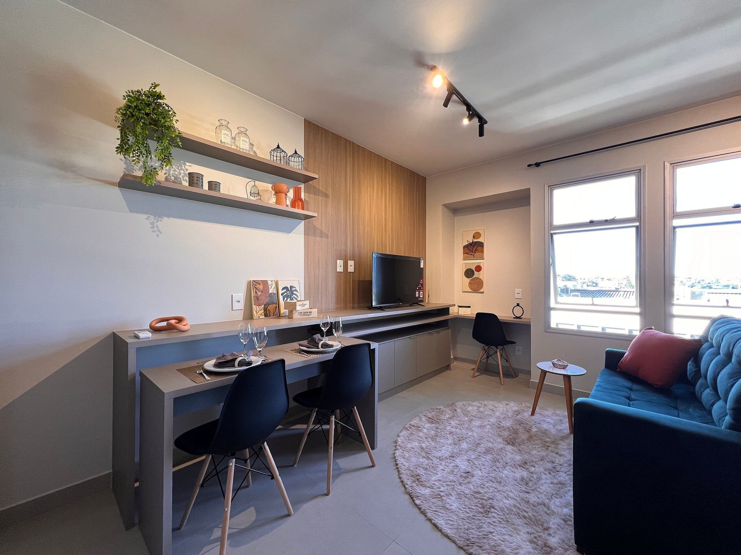 Estudio básico | Área de sala de estar | Smart TV de 32 pulgadas con canales digitales 