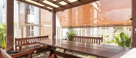 Apartemen Basic | Tempat makan outdoor