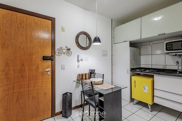 Basic Apartment | Private kitchen