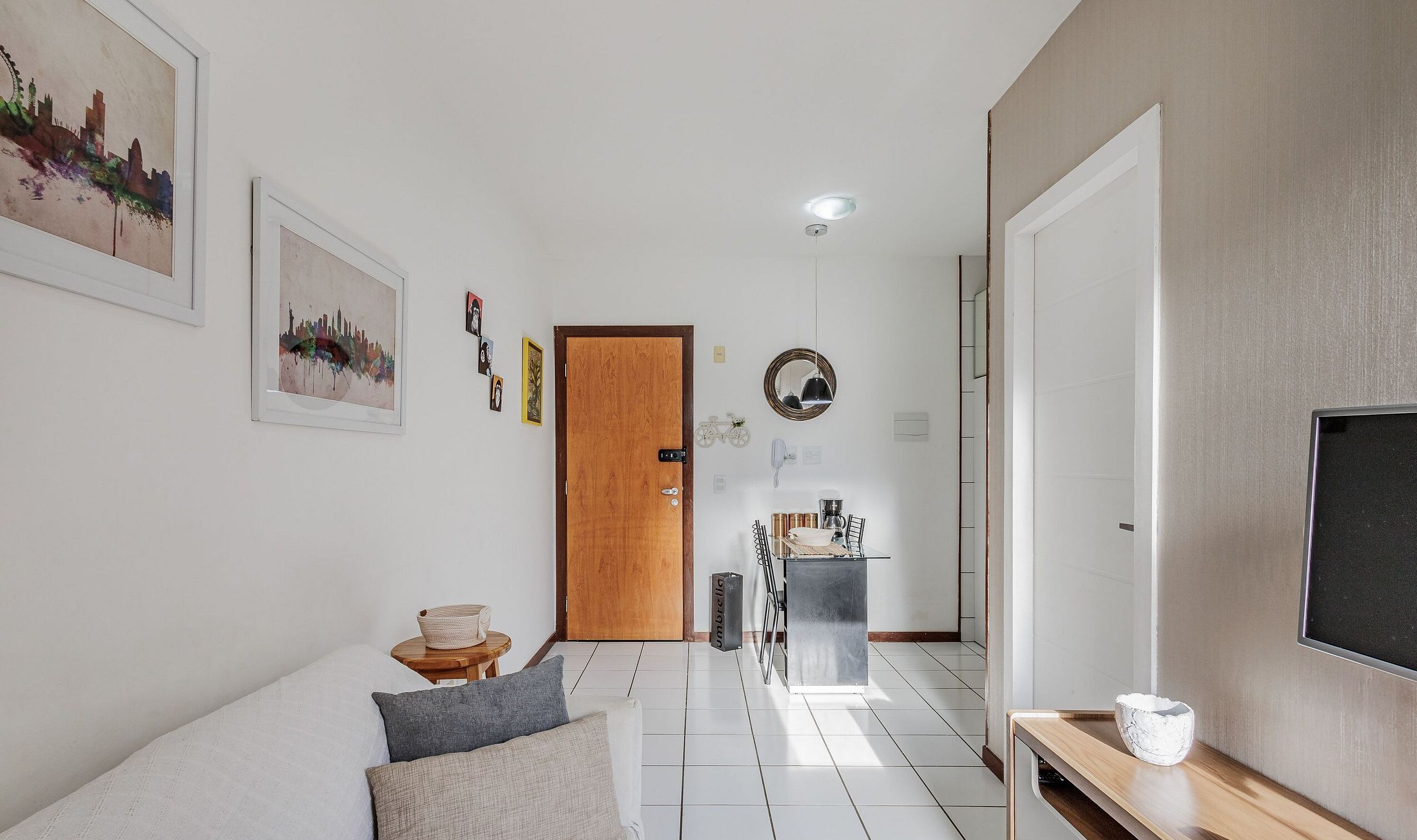 Basic Apartment | Living area
