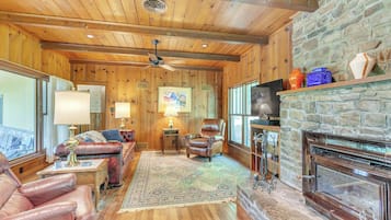 Smart TV y chimenea