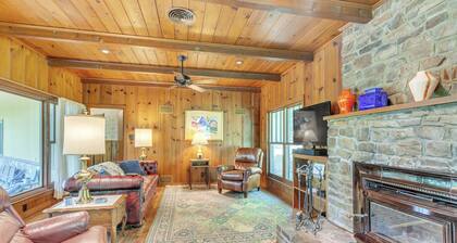 "Shangri-La" ! A Serene Retreat - Direct access to Trails just 7 miles drive !!