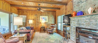 "Shangri-La" ! A Serene Retreat - Direct access to Trails just 7 miles drive !!