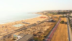 Beach nearby, beach towels - Beachside 2 BD Apartment | Balcony | AC (Vila Nova de Gaia)