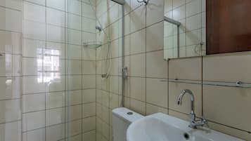 Basic Apartment | Bathroom