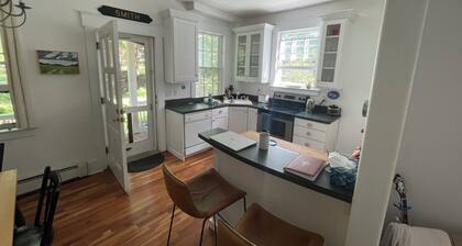 Cozy townhouse minutes from downtown Portland on a car free island