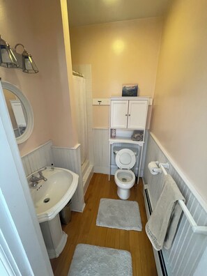 Bruser, hårtørrer, håndklæder, Sæbe