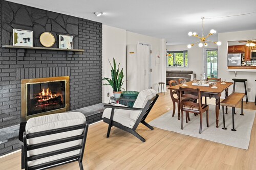 Modern Beach Home - Waterview, close to restaurants, universities and hospitals