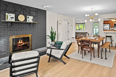 Modern Beach Home - Waterview, close to restaurants, universities and hospitals