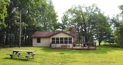 Cozy Cabin Retreat - Steps from White Potato Lake
