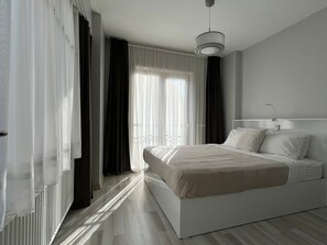 Iron/ironing board, WiFi, bed sheets