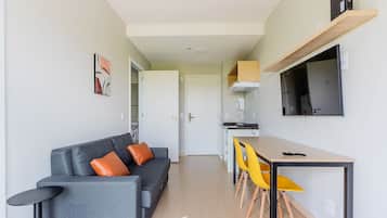 Basic Apartment | Living area