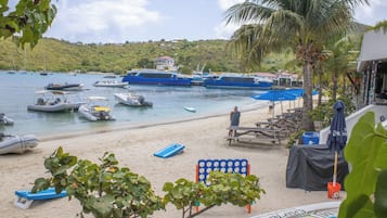 Gần bãi biển, 3 quán bar trên bãi biển