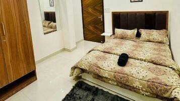 1 bedroom, iron/ironing board, WiFi, bed sheets