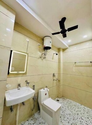 Serviettes fournies, papier toilette