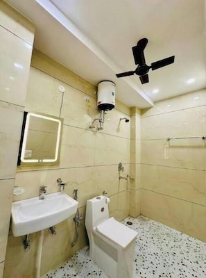 Serviettes fournies, papier toilette