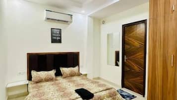 1 dormitori, planxa i posts de planxar, wifi i roba de llit