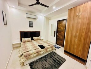 1 bedroom, iron/ironing board, WiFi, bed sheets