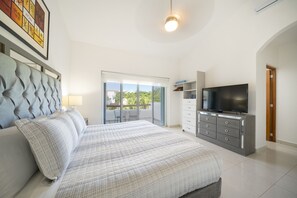 3 chambres, coffres-forts dans les chambres, fer et planche à repasser