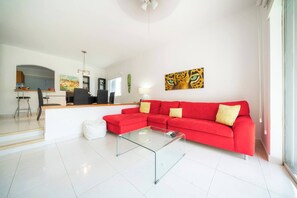 TV - Luxury 3 Bedroom Villa with Pool - Playacar II (Playa del Carmen)