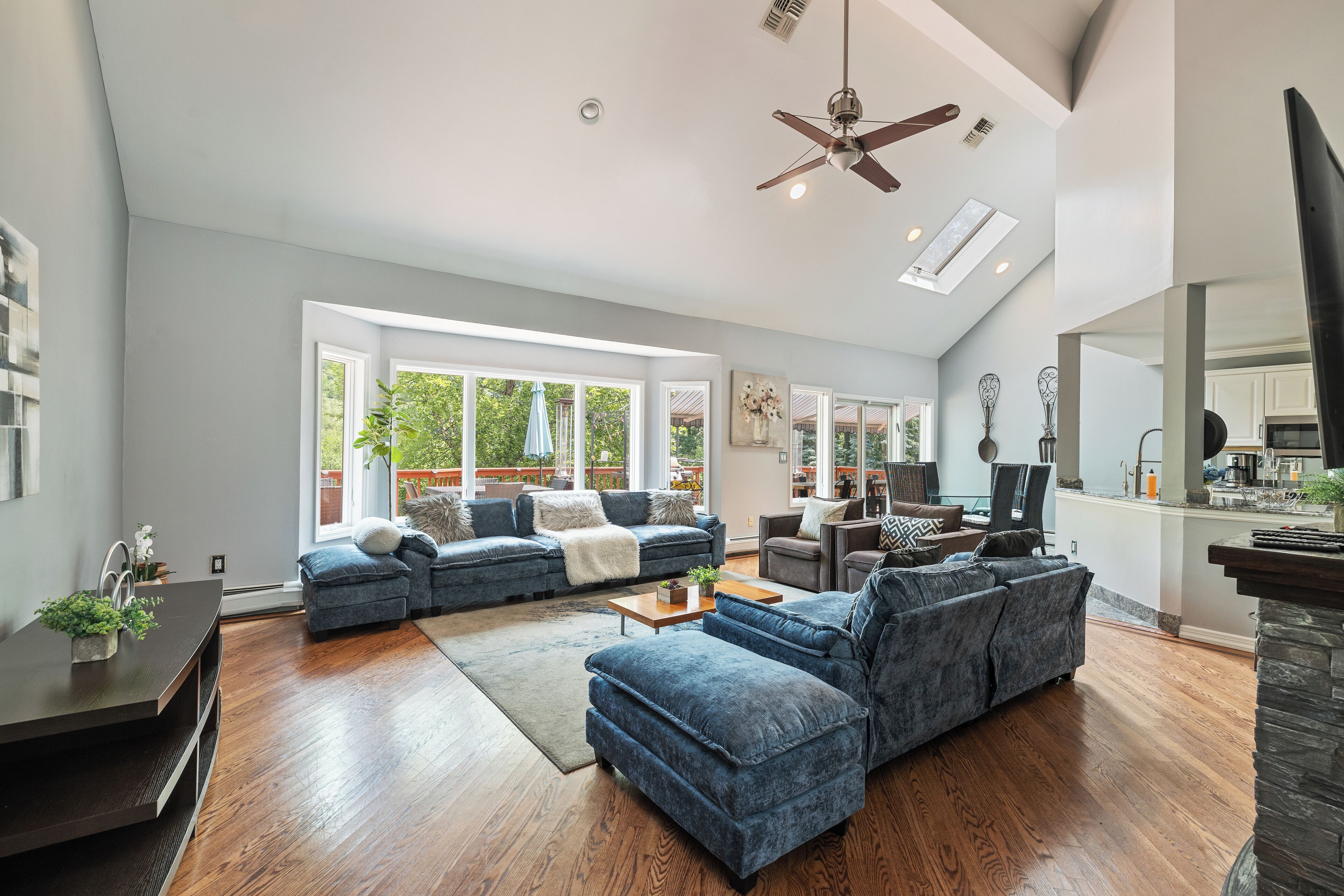 智能电视、壁炉、桌上足球、乒乓球