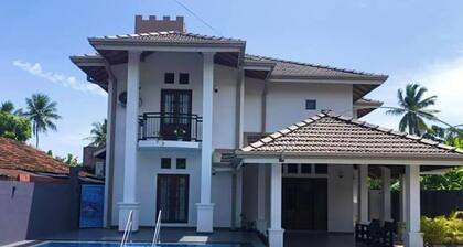 Cozy central villa within walking distance of major attractions