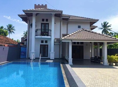 Cozy central villa within walking distance of major attractions