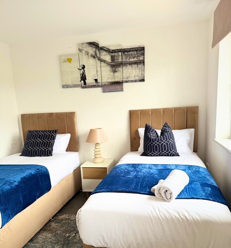 Stylish 3BR Home | Garden + Wi-Fi + Parking – Perfect for Work or Family