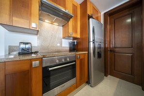 Fridge, microwave, coffee/tea maker, toaster