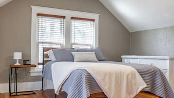 4 bedrooms, WiFi, bed sheets