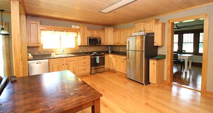 THE CHRISTMAS HOUSE! 20 ACRES ON A X-MAS TREE FARM!! YEAR ROUND CHRISTMAS DECOR