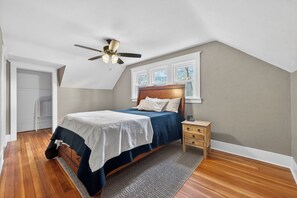 4 عدّة غرف نوم وواي فاي وملاءات أسرّة