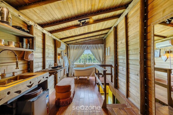 Basic Cabin | Interior