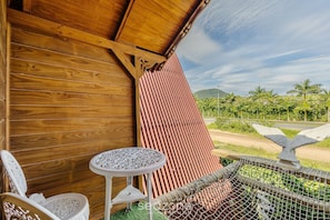 Kabin Basic | Tempat makan outdoor