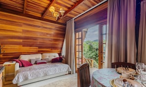 Basic Cabin | Living area