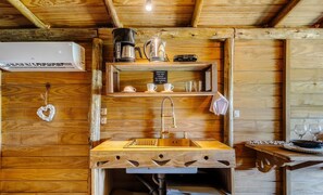 Basic Cabin | Interior